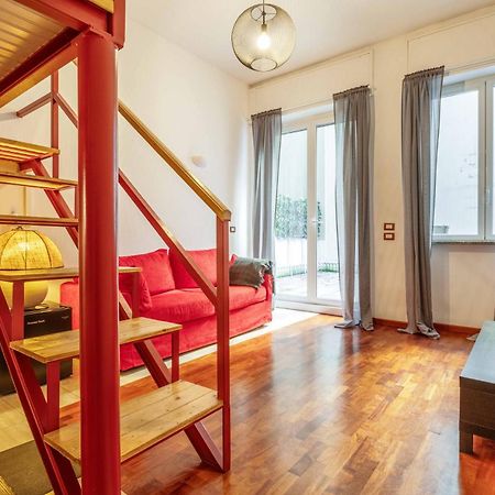 One Bedroom Apartment With Terrace Near Duomo Μιλάνο Εξωτερικό φωτογραφία