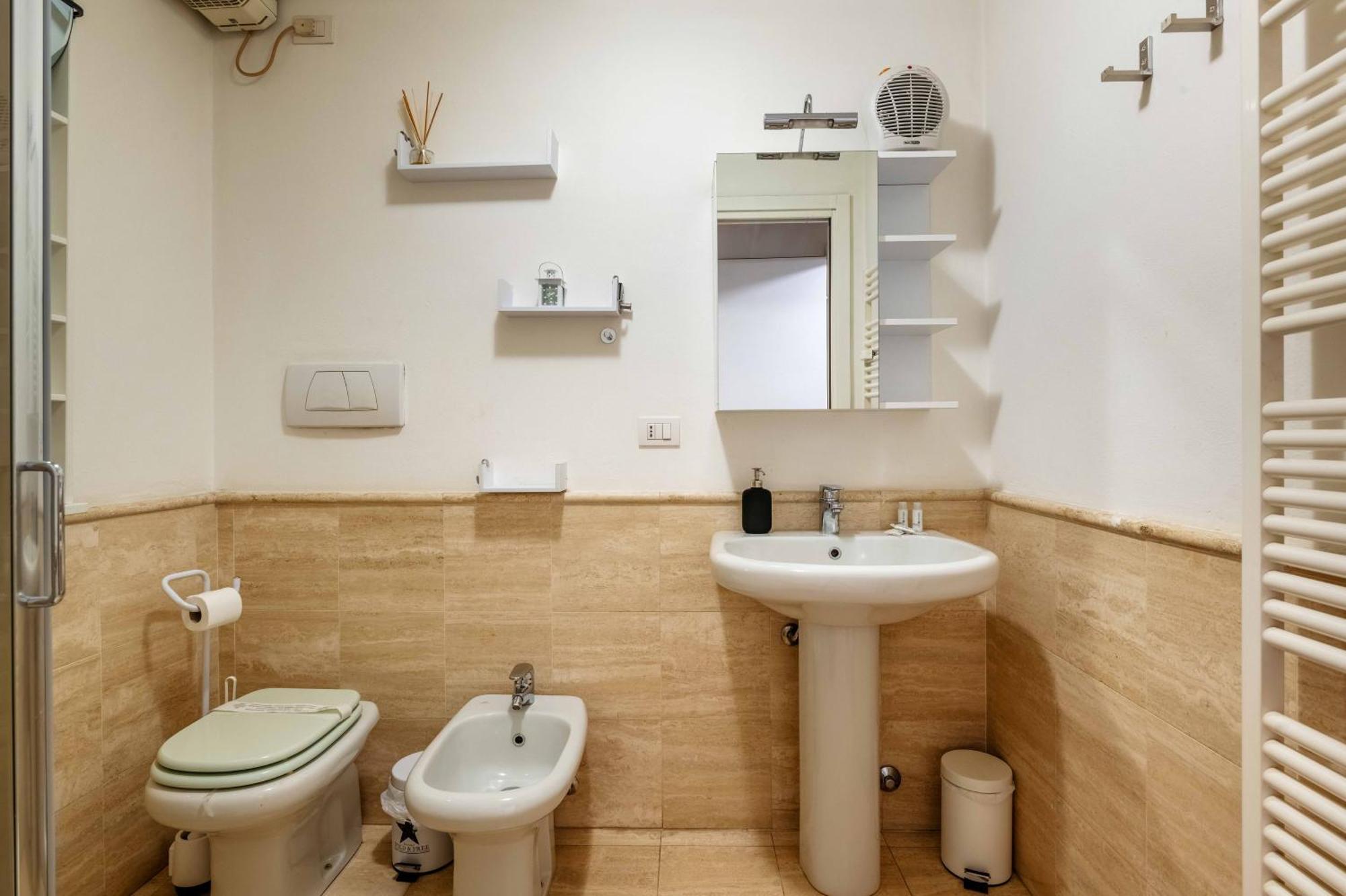 One Bedroom Apartment With Terrace Near Duomo Μιλάνο Εξωτερικό φωτογραφία
